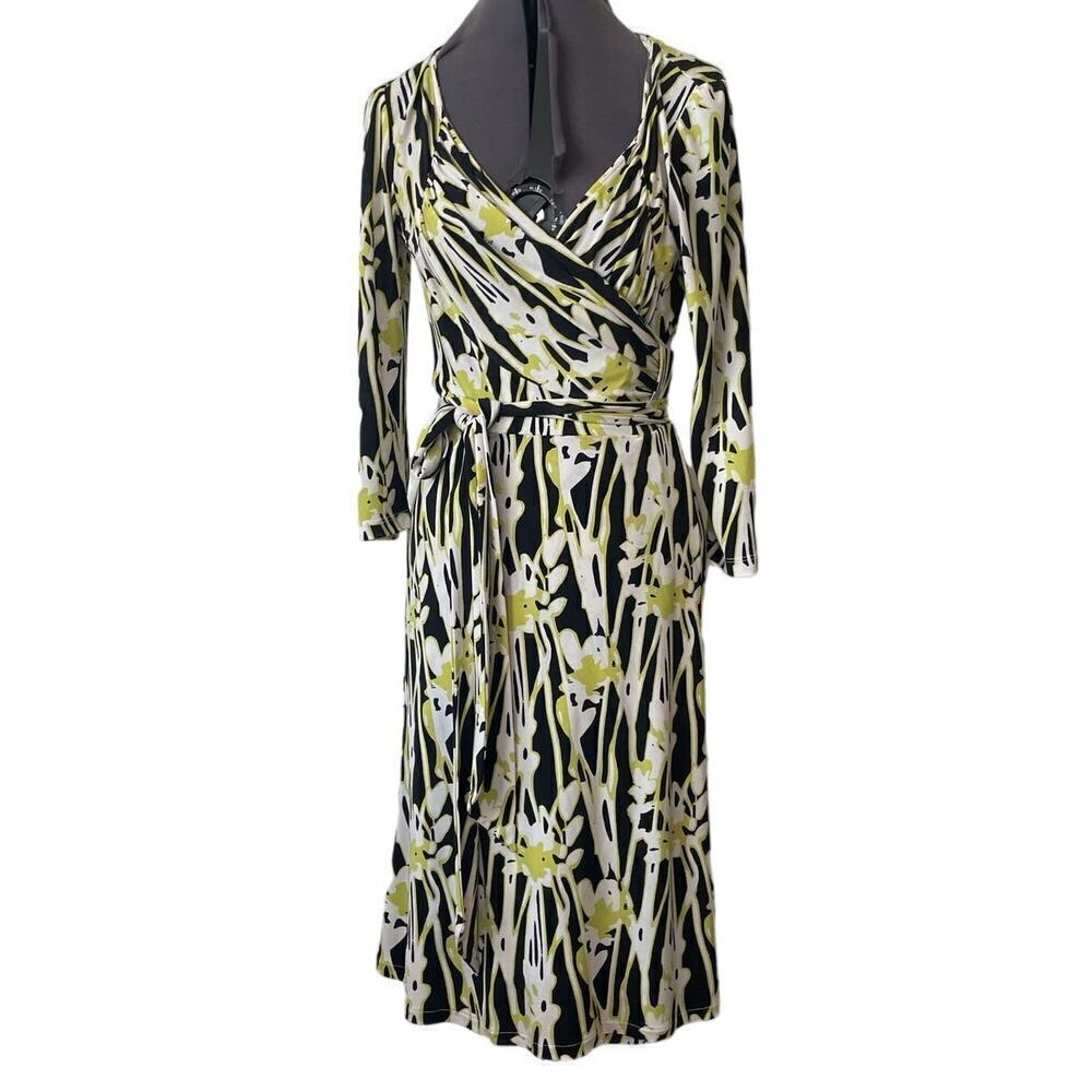 David Meister Abstract Floral Black, White, and GreenWrap Dress • Size 2 🗣